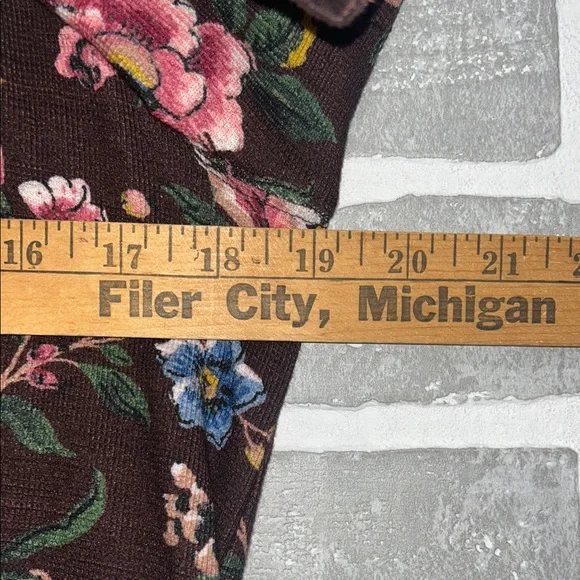 Sundance Dark Floralā 3/4 Sleeve Thermal Womens Size Medium Top - Picture 3 of 8